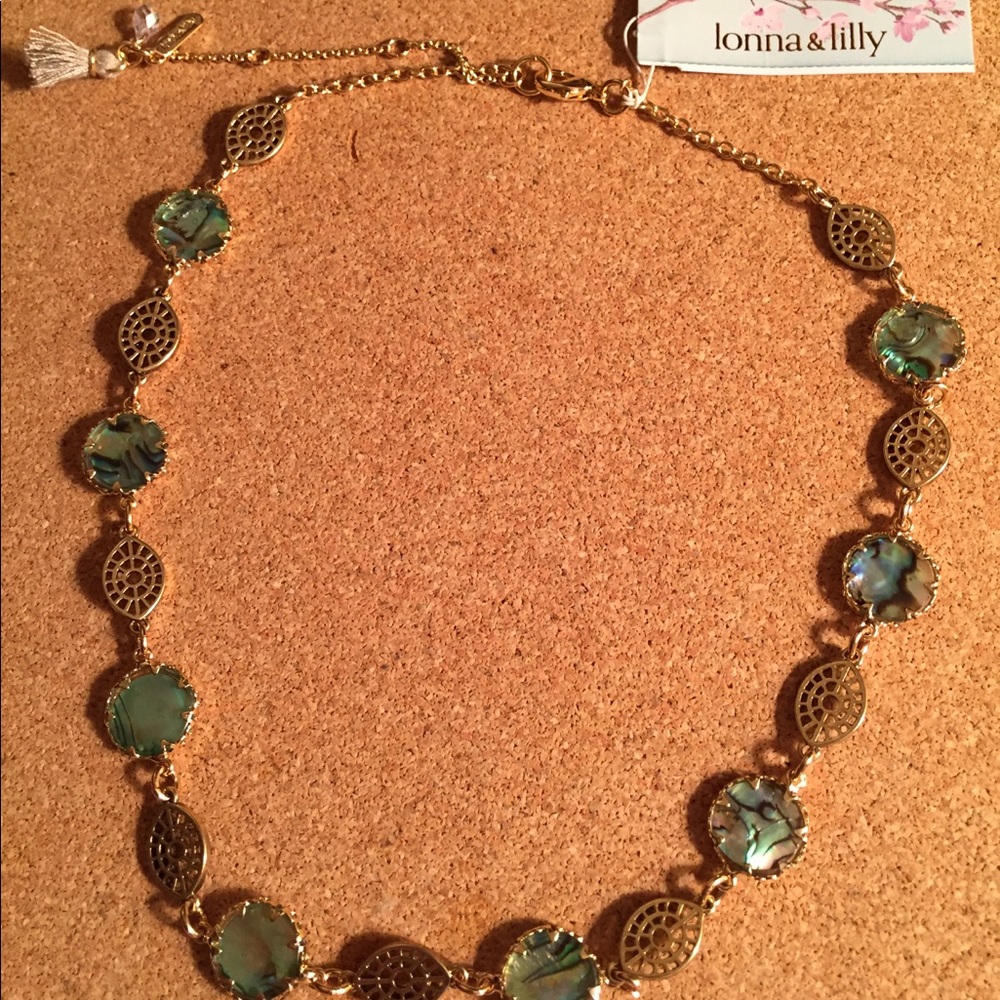 Women’s fashion necklace